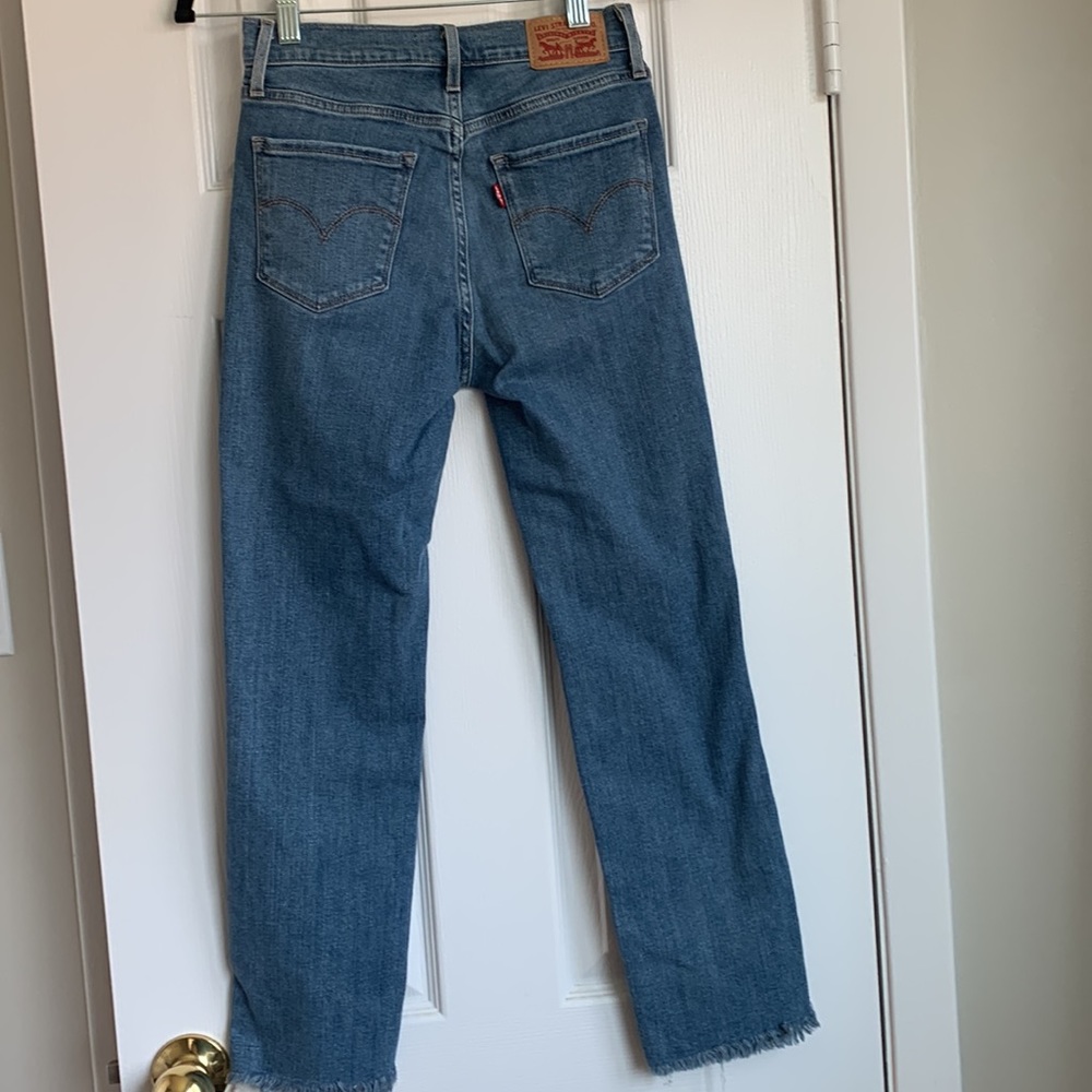 Levi’s 724 High Rise Straight Distressed - Picture 2 of 9